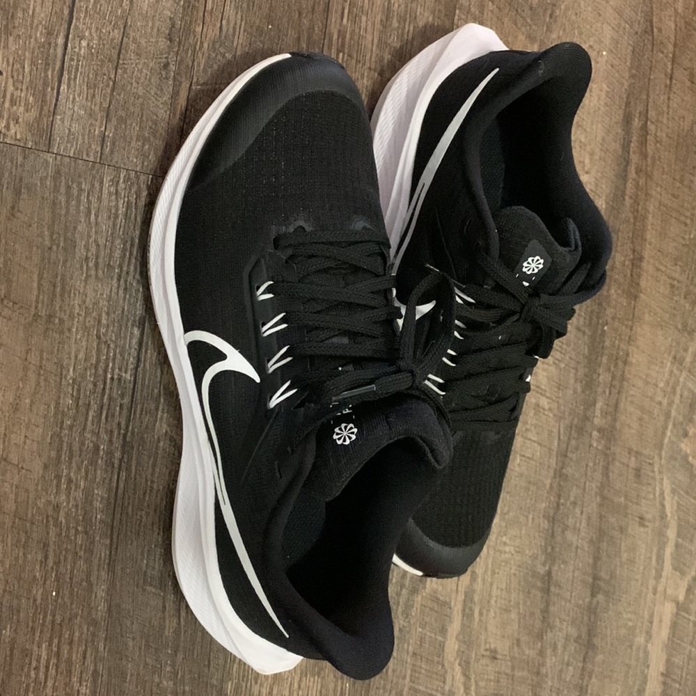 Nike Pegasus 39 Trainers - Tennis Shoes - Athletic Sneakers 6Y - 7.5 W